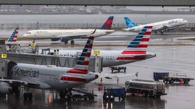 Ban Pesawat Terbakar, American Airlines Batal Terbang