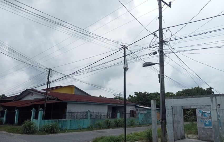 Diduga Ilegal, Grima Asahan Desak Polres Asahan Tertibkan Perusahaan Pemilik Kabel Dipasang di Tiang PLN