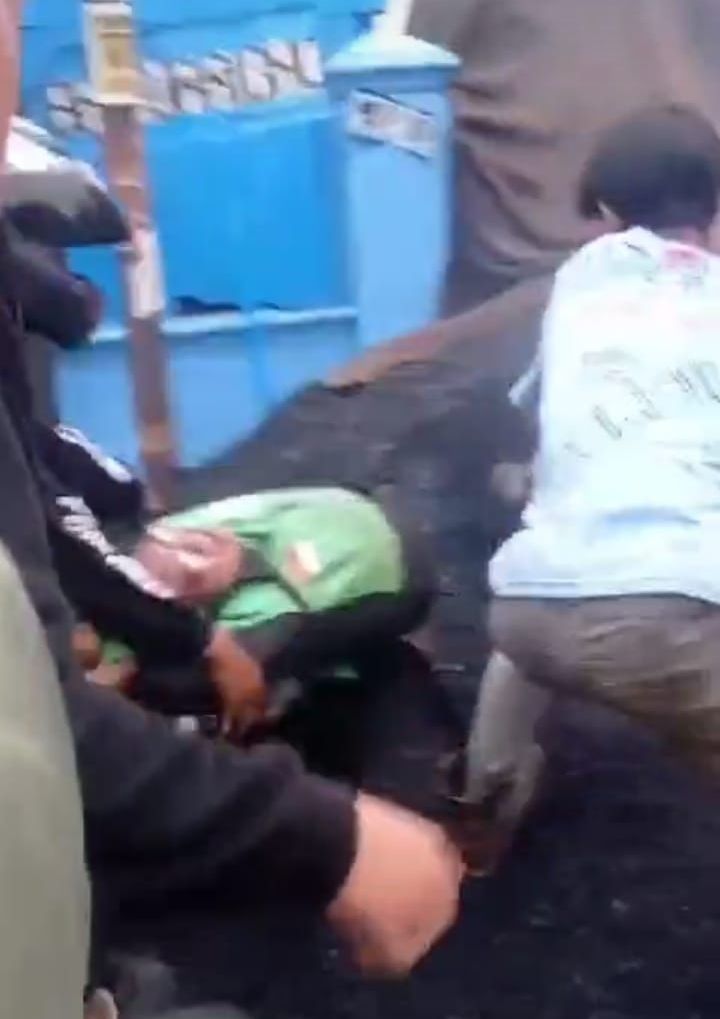 Driver Ojol Tertimpa Hotmix di Tanjung Sari dan Alami Luka Bakar di Tubuhnya