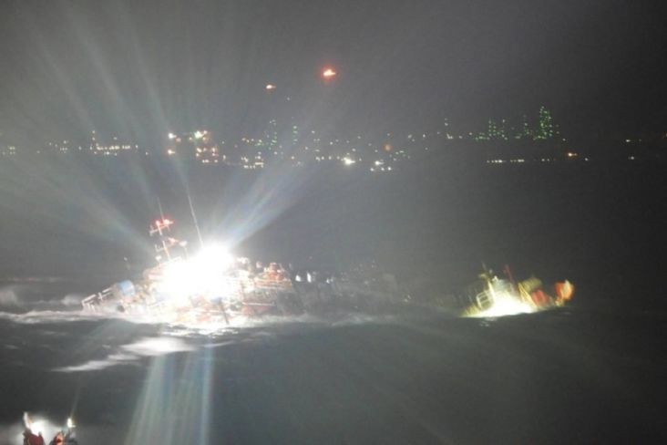 Kapal Tanker Filipina Tenggelam, 1,4 Juta Liter Minyak Tumpah