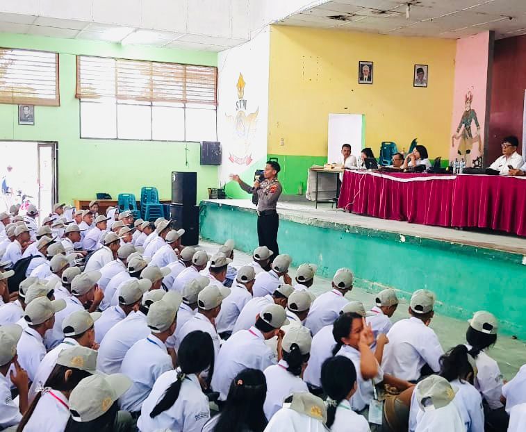 Jadi Narasumber MPLS di SMK Negeri 2, Kapolsek Siantar Timur Imbau Pelajar Jauhi Kenakalan Remaja