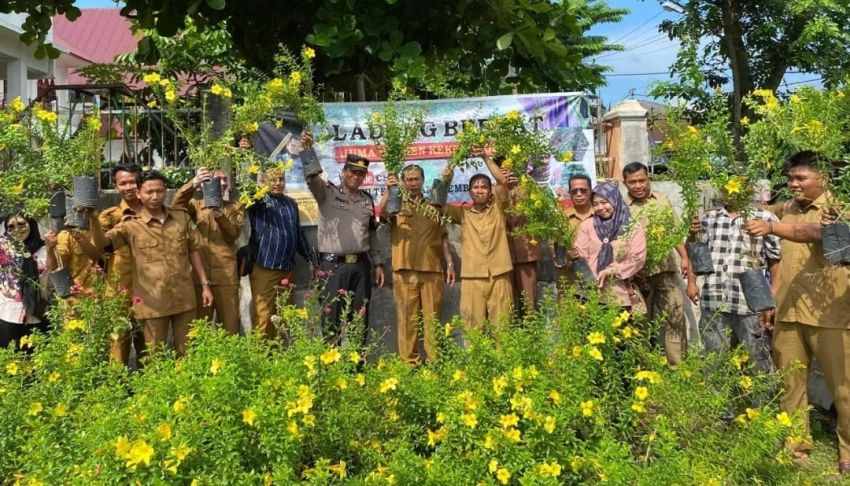 Serahkan 600 Bibit Bunga, Ipda Terlaksana Sembiring Terima 10 Sertifikat dari Kades se-Kecamatan Tebingsyahbandar