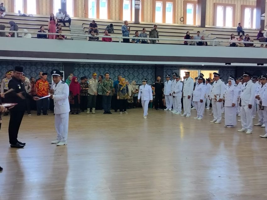 Dari 159 Desa di Tapteng, Baru 152 Kades Terima SK Perpanjangan Masa Jabatan