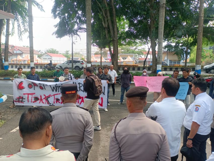 Mahasiswa Demo Pj Bupati Deliserdang Soal LHKPN