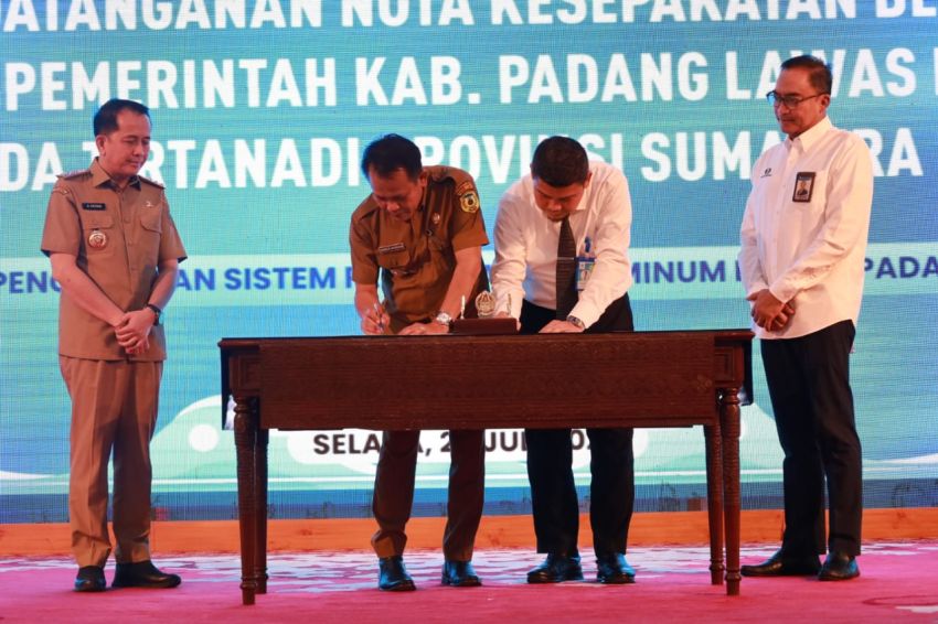 Pj Gubsu Saksikan Mou Penyediaan Air Minum Padang Lawas dan Perumda Tirtanadi