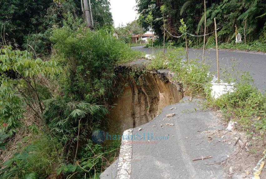 Jalan Provinsi yang Longsor di Bahbiru Simalungun Tak Kunjung Diperbaiki