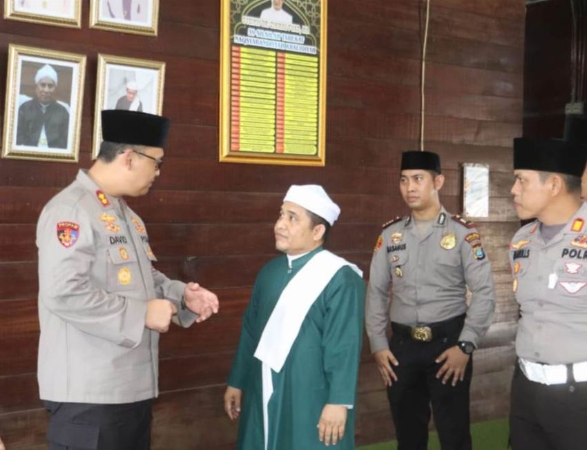 Kapolres Langkat Silaturahmi ke Tuan Guru Besilam Babusalam