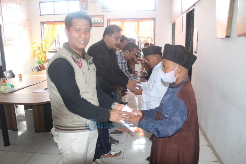 Tingkatkan Solidaritas, KPU Dairi Santuni dan Beri Motivasi Belasan Anak Yatim