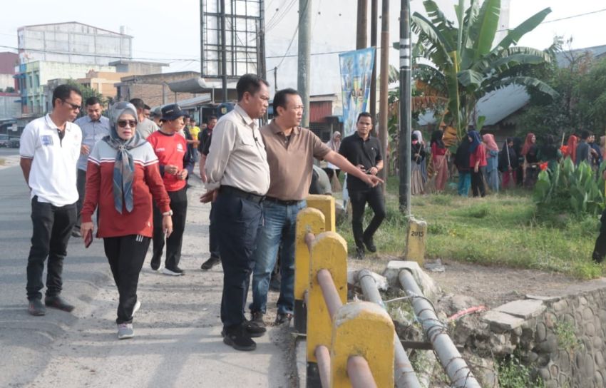 Tinjau Gotong Royong Massal, Darma Wijaya Imbau Warga Terapkan Pola Hidup Sehat