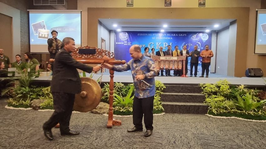 Bishop GKPI Pdt Abdul Hutautuk MTh Buka Festival Paduan Suara GKPI Se-Indonesia