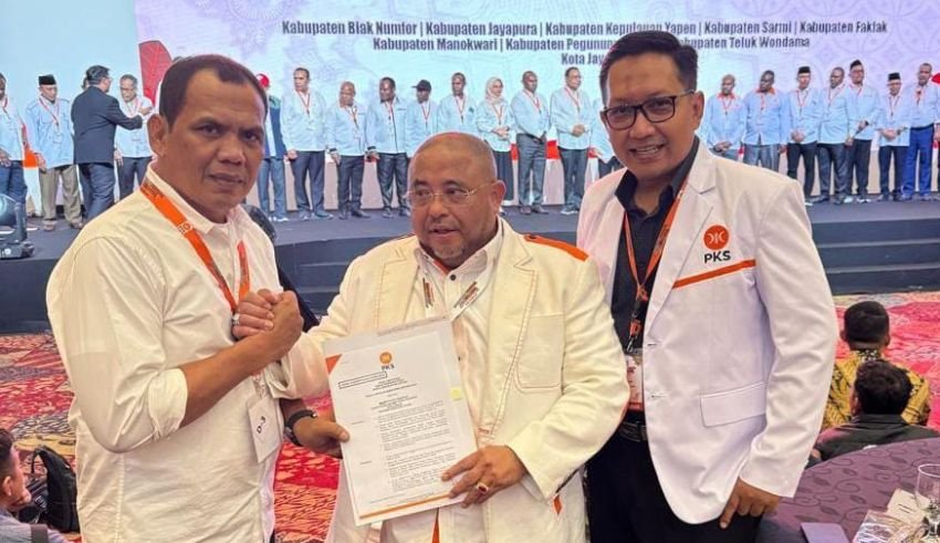 DPP PKS Serahkan SK ke Paslon Zainuddin - Hendro Maju di Pilkada Binjai
