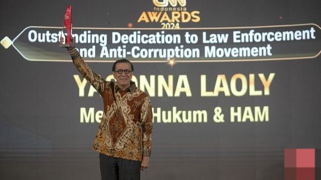Yasonna Laoly Raih Penghargaan 'Outstanding Dedication to Law Enforcement'