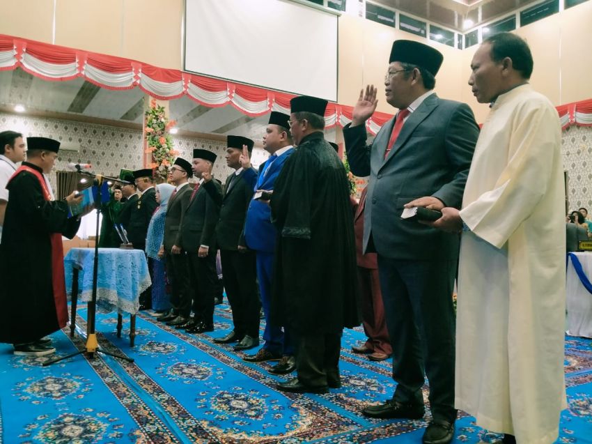 Ketua PN Sibolga Ambil Sumpah dan Janji 20 Anggota DPRD Sibolga