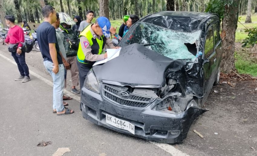 Minibus Kontra Sepeda Motor di Sergai, 3 Orang Tewas