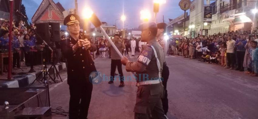 Tapanuli Utara Sambut HUT ke-79 RI dengan Upacara Taptu dan Pawai Obor