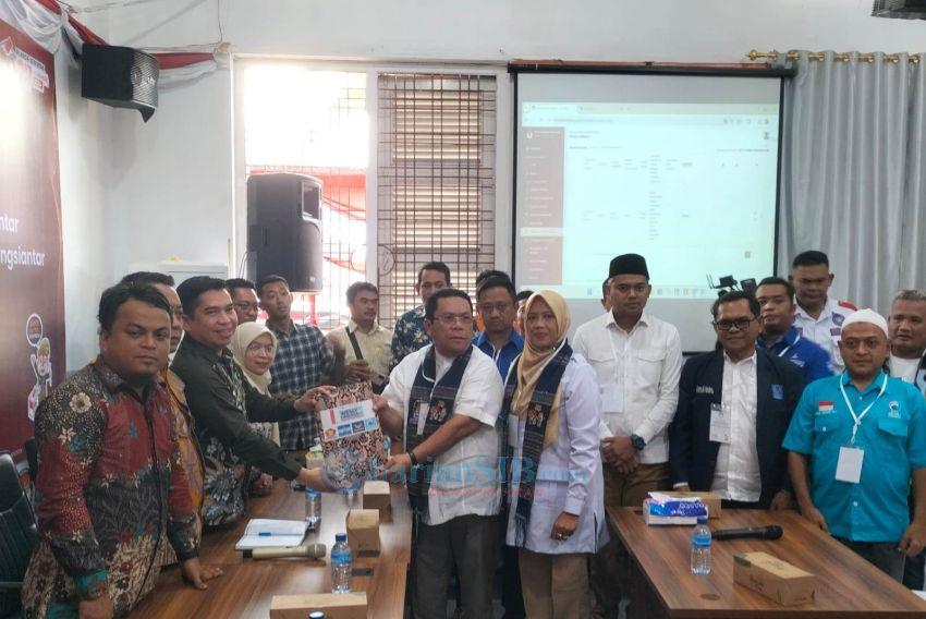 Paslon Wesly Silalahi - Herlina Mendaftar ke KPUD Pematangsiantar