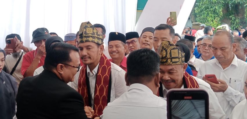 Pasangan Iman Irdian Saragih dan Chairil Mukmin Mendaftar ke KPU Tebingtinggi