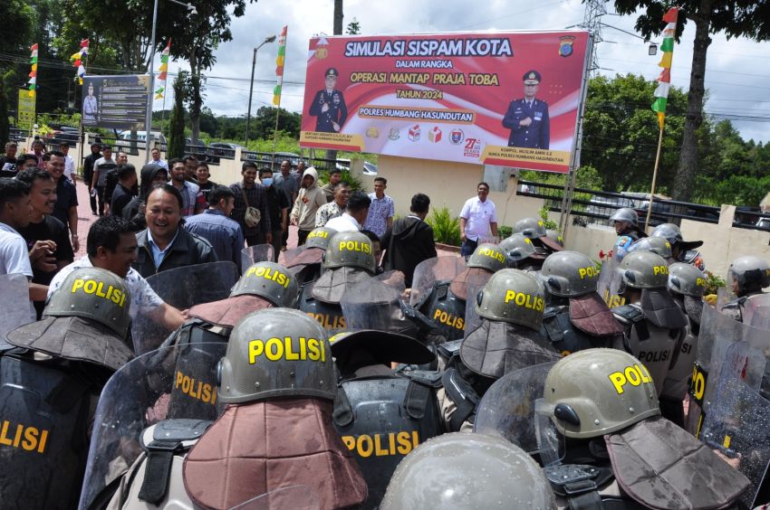 Polres Humbang Hasundutan Gelar Sispamkota dalam Pengendalian Keamanan Pilkada 2024