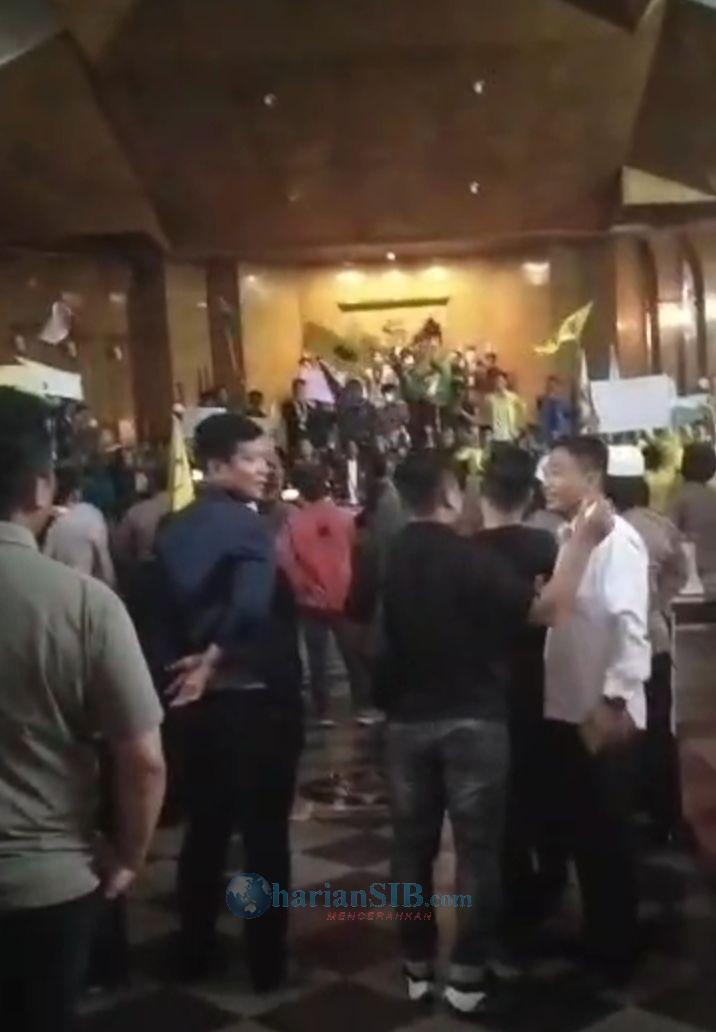 Ratusan Mahasiswa Gelar Unjuk Rasa Kawal Putusan MK