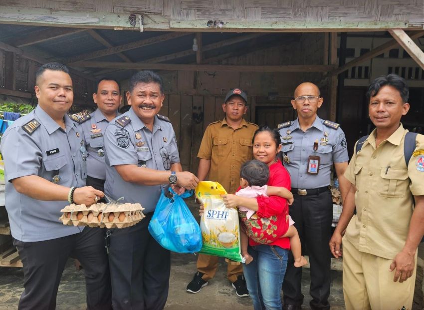 Jelang Hari Pengayoman ke-79, Lapas Pancurbatu Bagikan Sembako kepada Warga
