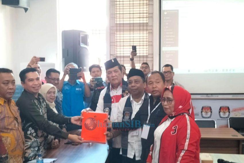 Paslon Yan Santoso Purba - Irwan Mendaftar ke KPU Pematangsiantar