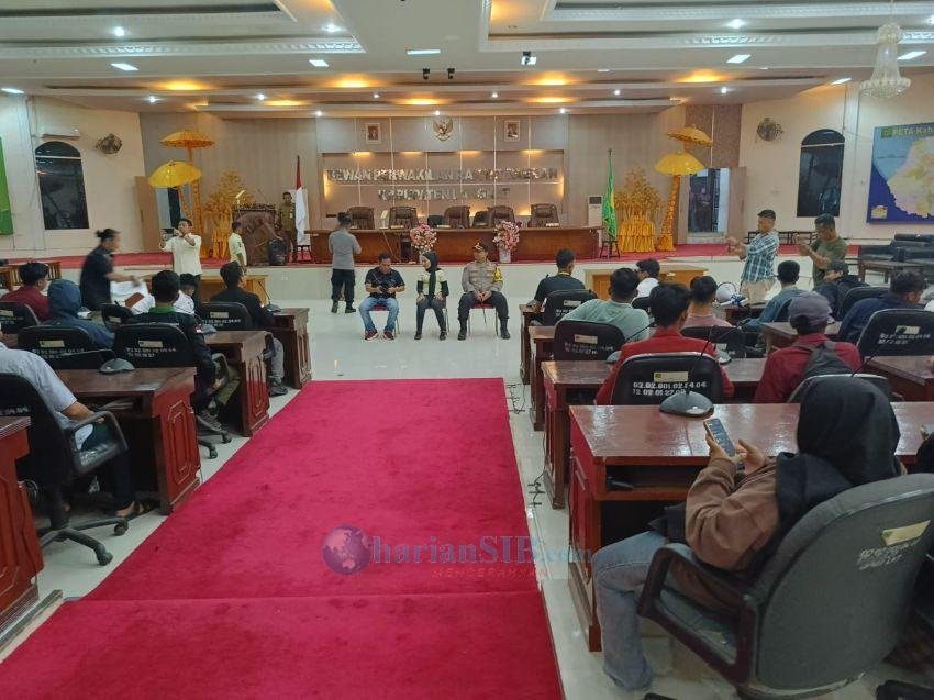 Aliansi Mahasiswa Demo DPRD Langkat Tolak RUU Pilkada dan Dukung Putusan MK