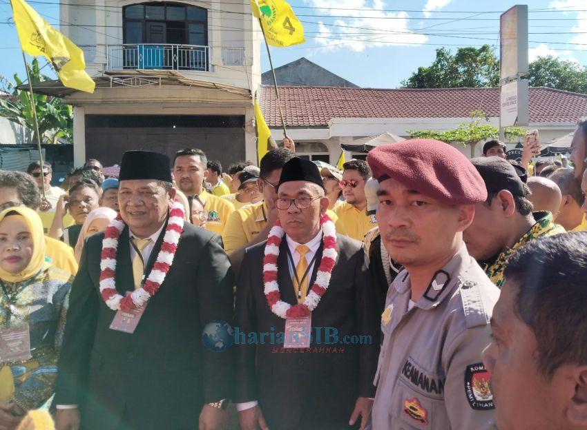 Diantar Ribuan Warga, Paslon Irsan Efendi Nasution, SH MM/ Ir Ali Muda Siregar Daftar ke KPU Padangsidimpuan