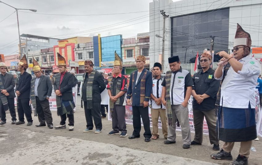 Diduga Lecehkan Budaya, Oknum Komisioner KPU Simalungun Didemo