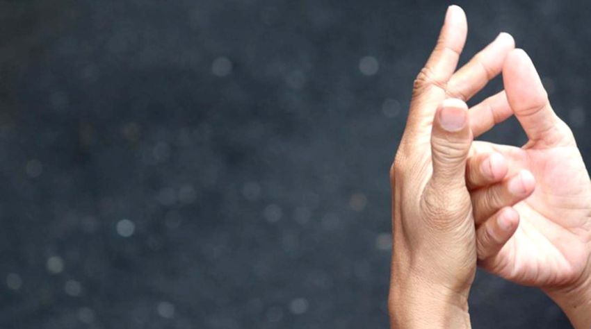 Kenapa Telapak Tangan Mudah Berkeringat, Benarkah Gejala Paru-paru Basah?