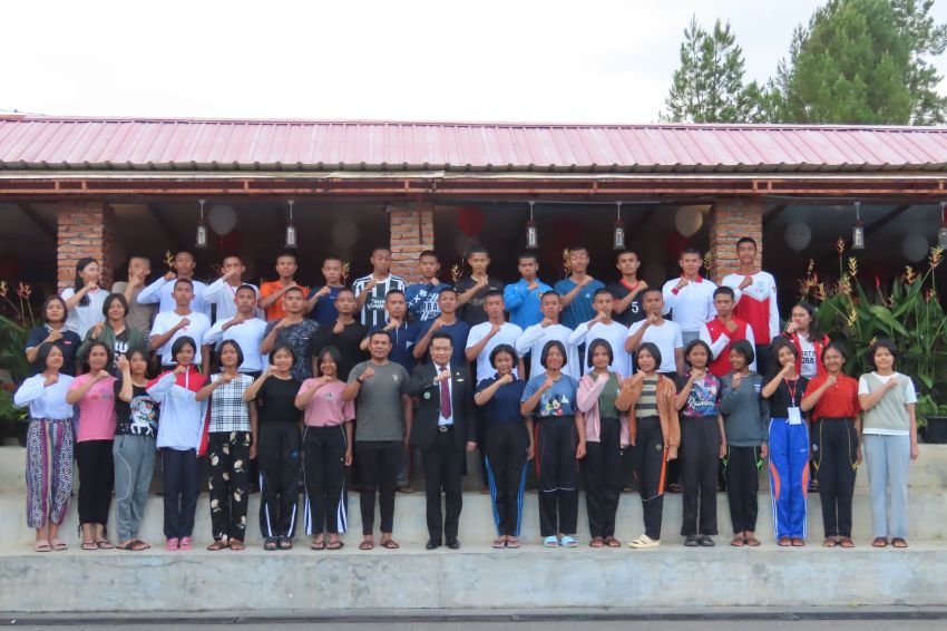 Oloan Nababan Temui dan Semangati Paskibraka Humbahas