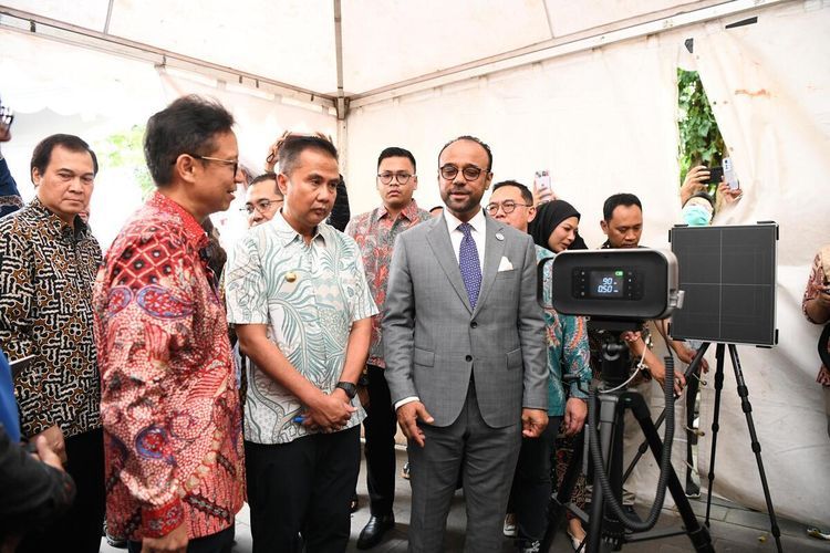 Perkuat Penanganan TBC, Menkes Bagikan Portable X-Ray Jabar Dapat Terbanyak