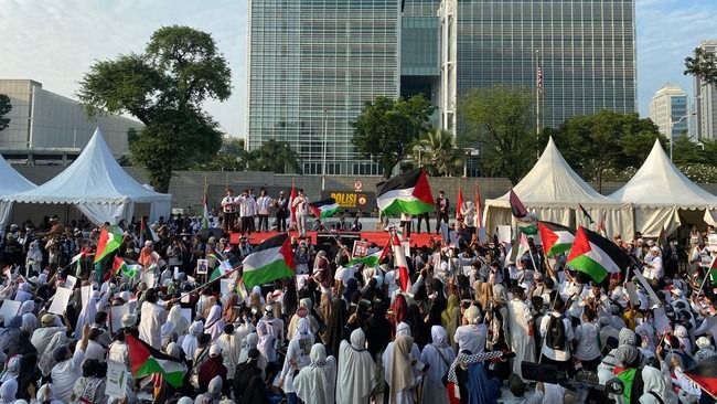 Dukung Palestina dan Ismail Haniyeh, Ribuan Orang Demo di Depan Kedubes AS