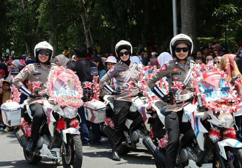Polwan Polres Pematangsiantar Meriahkan Karnaval Gempita Kemerdekaan ke 79 RI