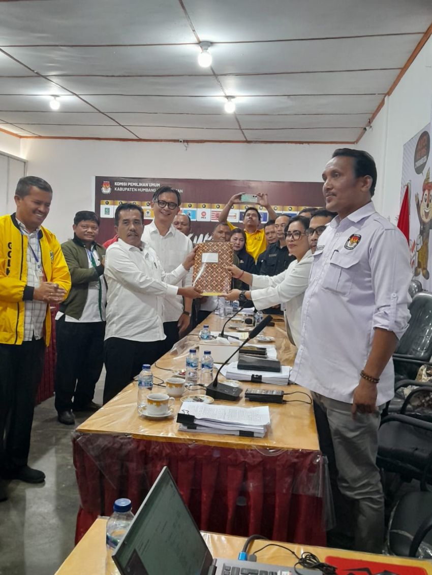 Ribuan Pendukung Antarkan Birma Sinaga dan Erwin Sihite Mendaftar Calon Bupati dan Wakil Bupati Humbahas