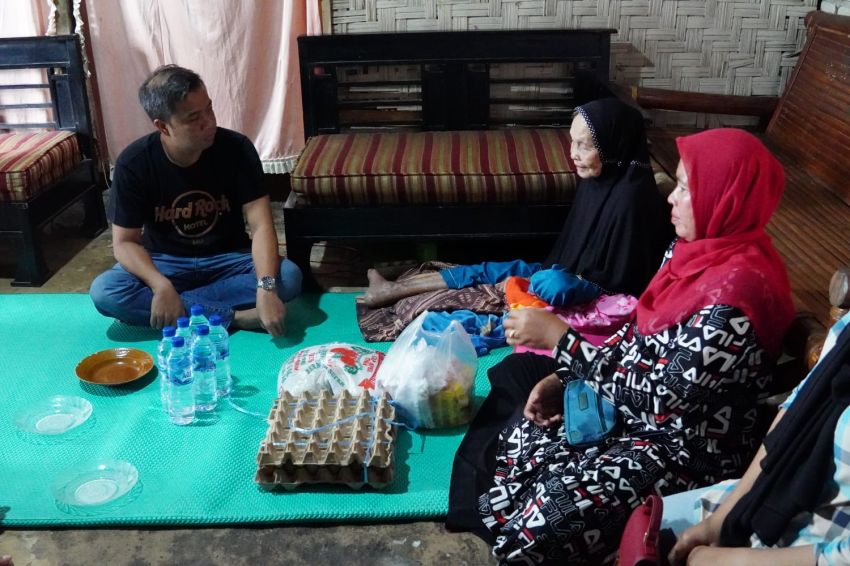 Pj Wali Kota Tebingtinggi Manfaatkan Waktu Libur Kunjungi Warga yang Sakit