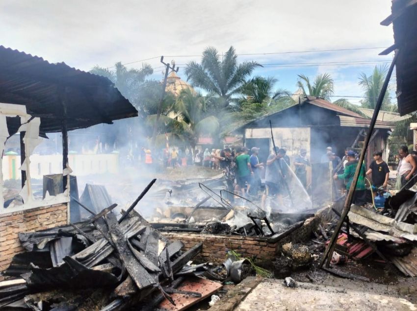 Dua Rumah Terbakar di Sonomartani Labura