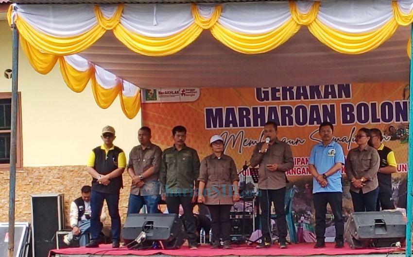 Warga Kecamatan Girsang 'Marharoan Bolon' Perbaiki Jalan dan Bersihkan Saluran Drainase