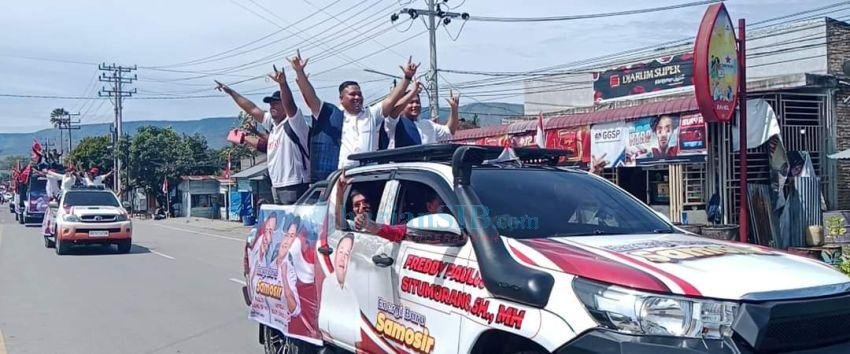 Freddy dan Andreas Diantar Ribuan Pendukung Mendaftar ke KPU Samosir