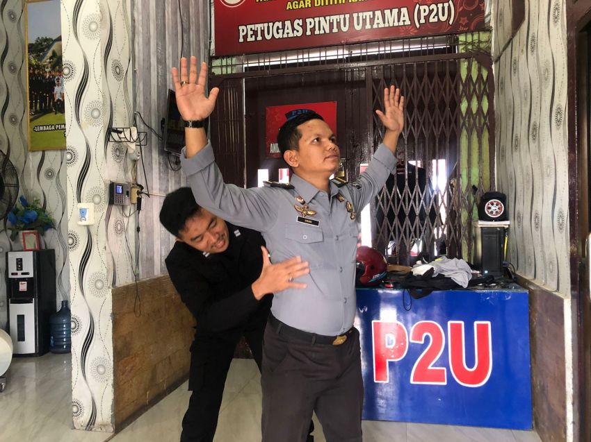 Lapas TBA Periksa Pegawai dan Tamu Deteksi Dini Barang Dilarang