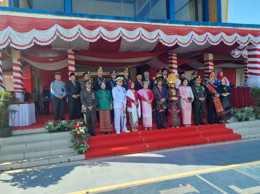 Pj Bupati Tapteng Sugeng Riyanta Irup Upacara HUT Ke-79 RI