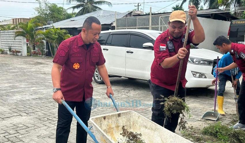 Hari Pengayoman ke-79, Lapas Labuhan Ruku Gelar Kerja Bakti Bersihkan Lingkungan Lapas