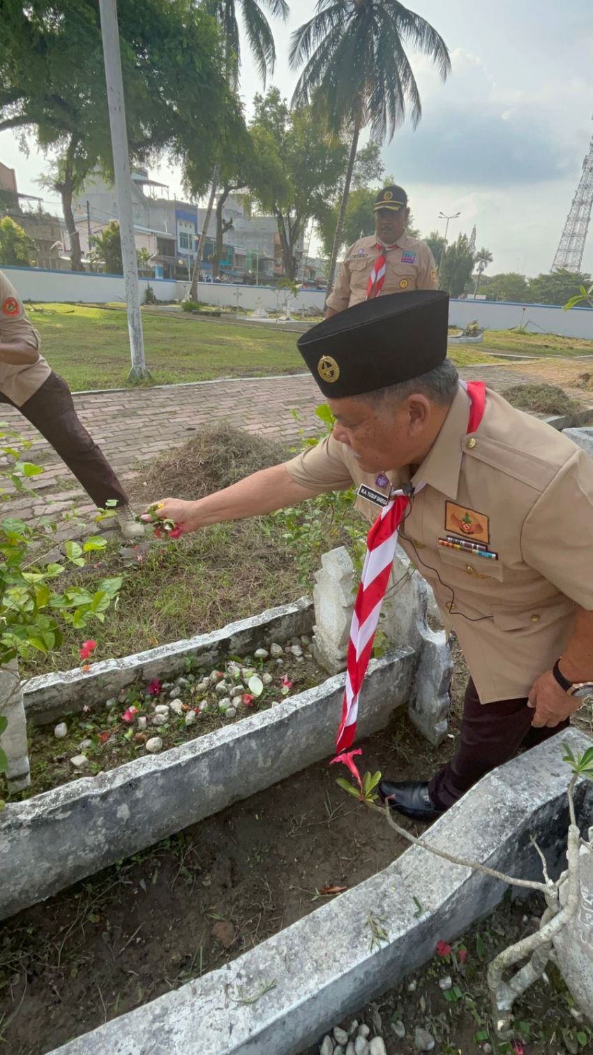 Sambut HUT ke-63 Pramuka, Yusuf Siregar Ziarah ke Makam Pahlawan Lubukpakam