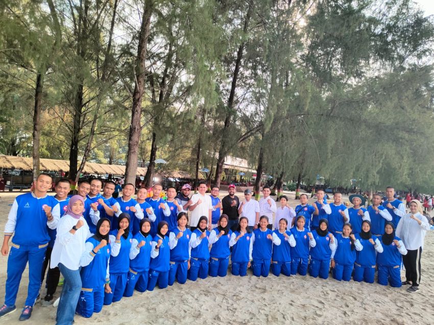 Atlet Cricket PON Sumut Gelar Latihan Fisik di Pantai Sri Mersing