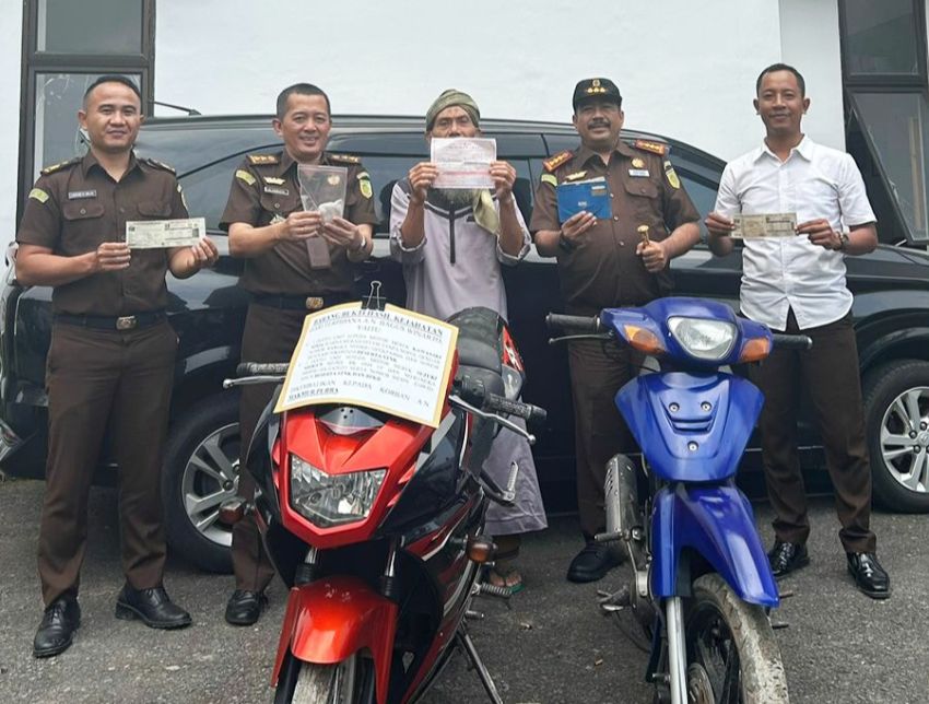 Pertama Kali, Kejari Pematangsiantar Kembalikan Barang Bukti Hasil Kejahatan kepada Korban