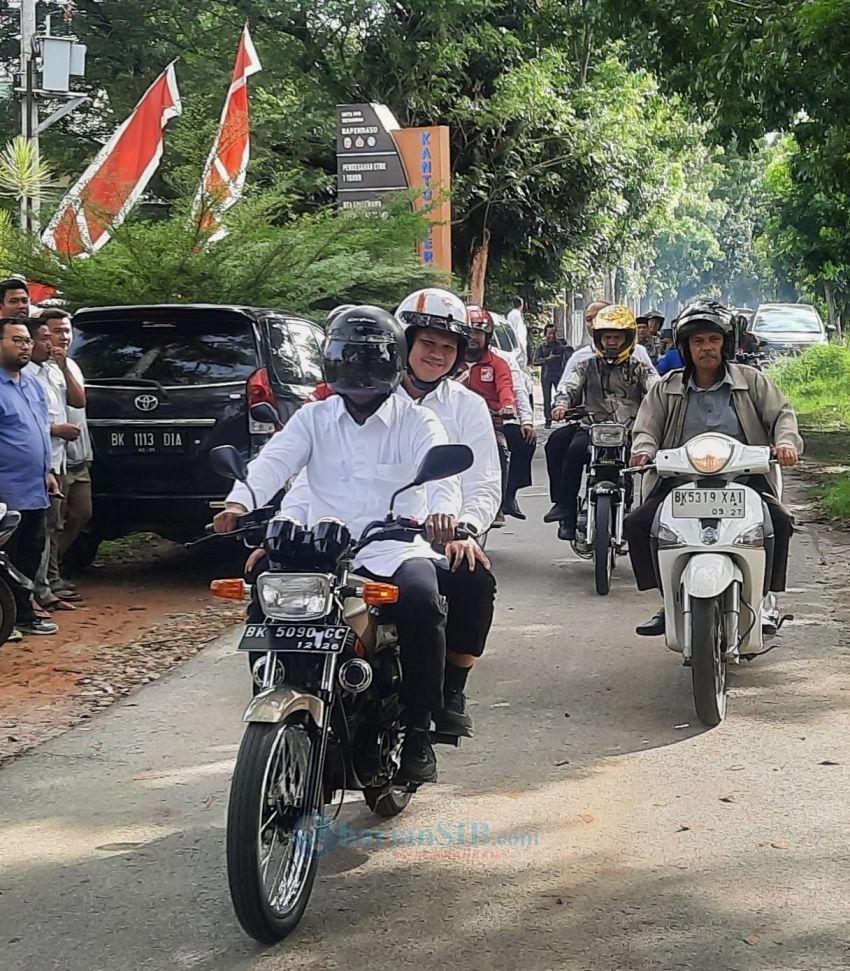 Kendarai Sepeda Motor, Pasangan Dambaan Daftar ke KPU Sergai