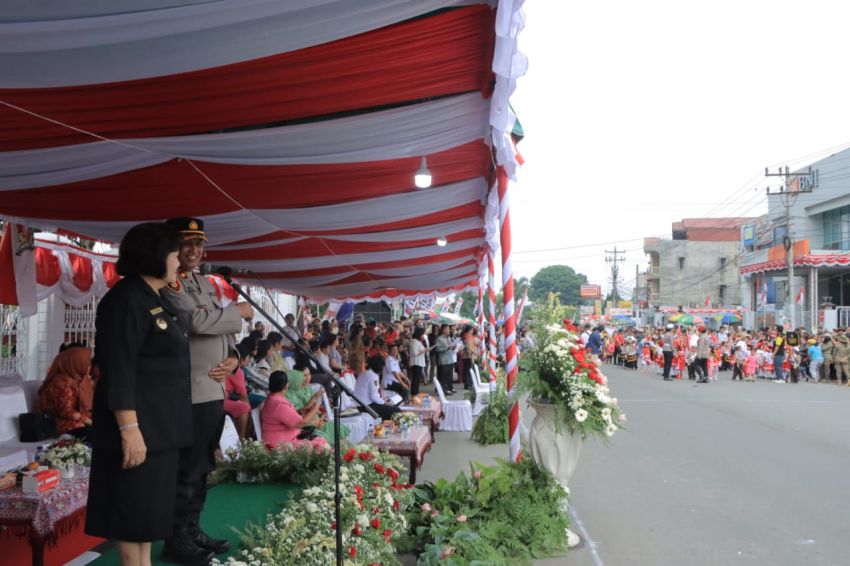 Pawai Anak Sekolah Semarakkan HUT ke-79 RI di Kabanjahe