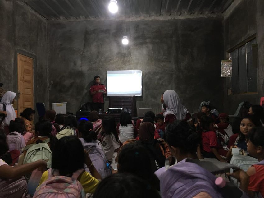 Rumah Baca Pelita Bangsa Gelar Nobar "Tanah Surga Katanya"