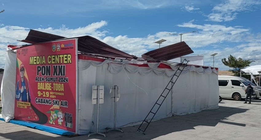 Angin Kencang di Danau Toba, Media Center Rusak Diterjang Angin