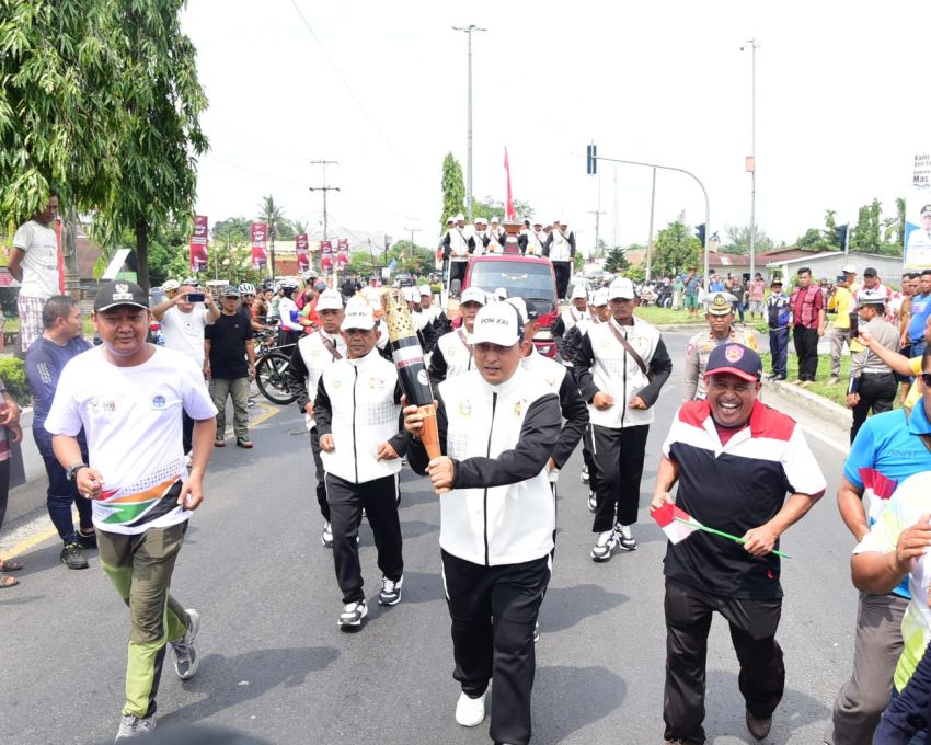 Masyarakat Antusias Sambut Kirab Api PON XXI di Lubukpakam