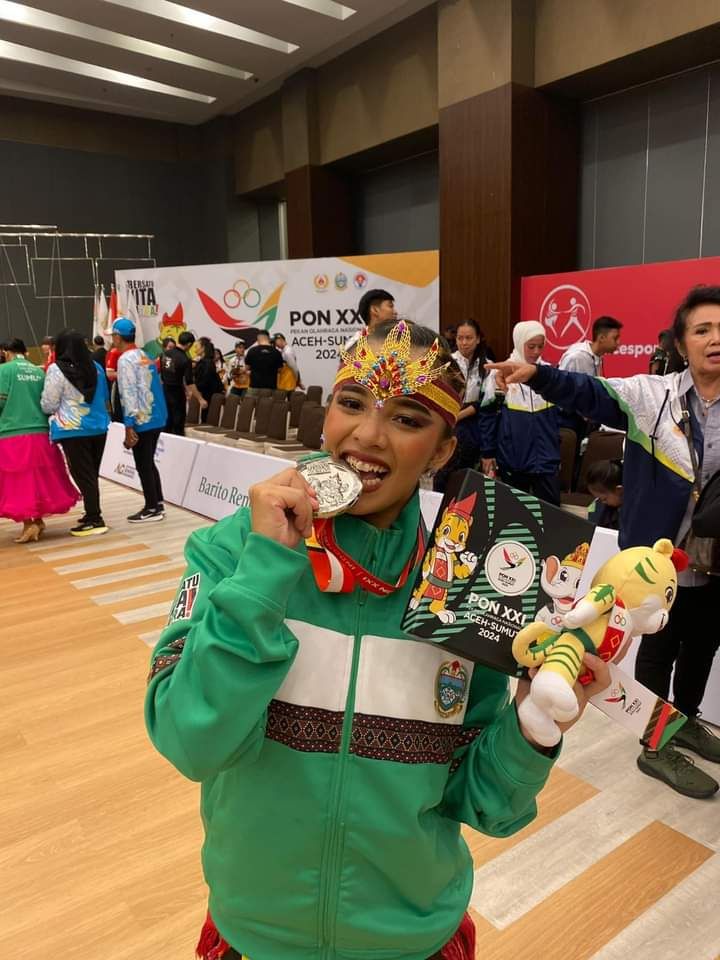 Tiara Ayu Lestari Pasaribu Atlet Sport Dance Humbahas Raih Medali Perak PON XXI